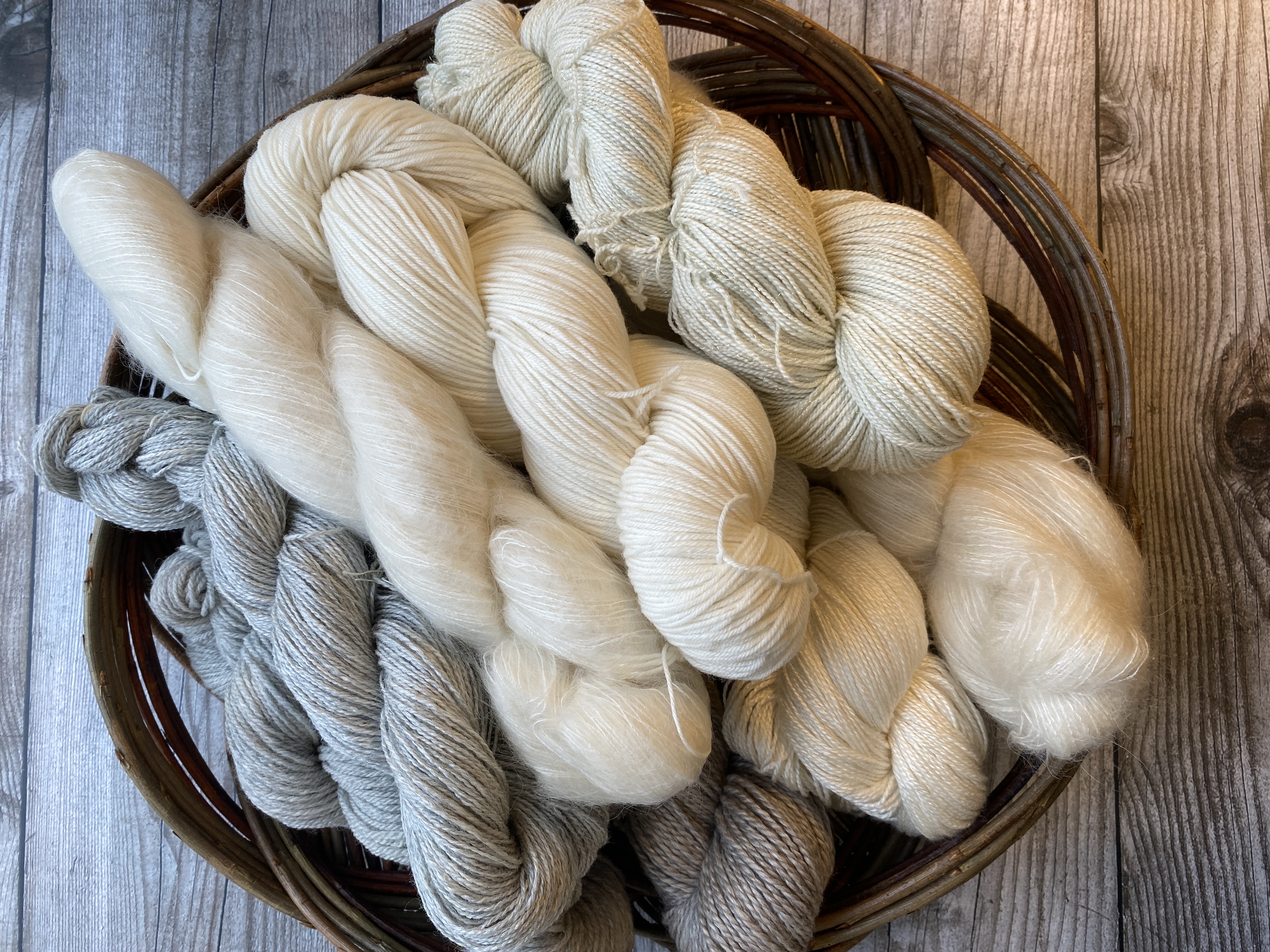 Alle Ufarvede garner 