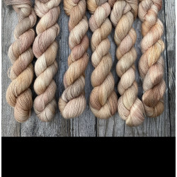 Dusty Sand H�ndfarvet garn, 100% Baby Alpaca, LACE  50 gram = 400 meter