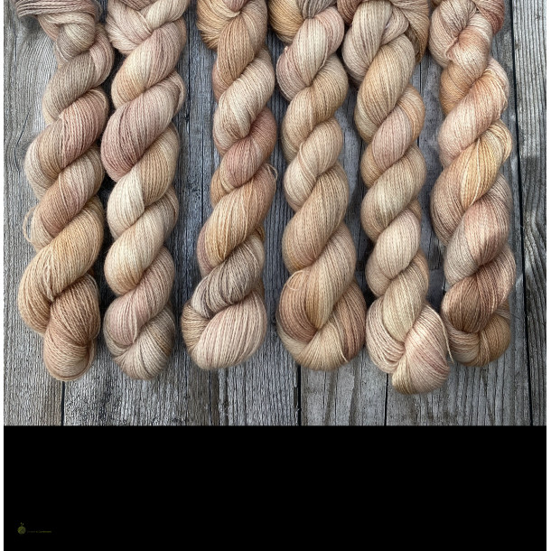 Dusty Sand H�ndfarvet garn, 100% Baby Alpaca, LACE  50 gram = 400 meter