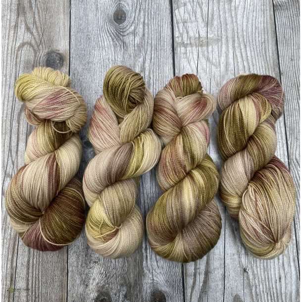 Kabrifolie - H�ndfarvet garn, 100% merinould  100 gram =600 meter