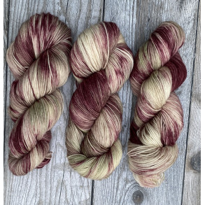 Kabrifolie - H�ndfarvet garn, 75% uld, 25% polyamid   100 gram = 420 meter