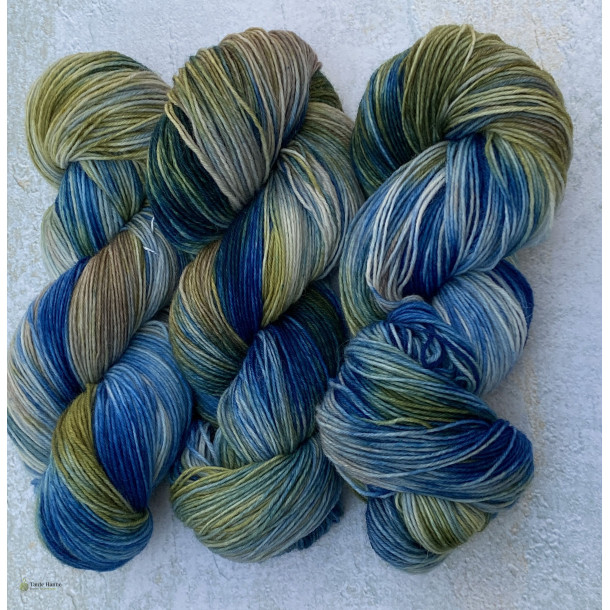 Sand og Vand - H�ndfarvet garn, 75% uld, 25% polyamid   100 gram = 420 meter