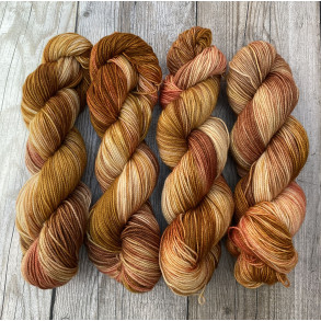 Gyldne Noter H�ndfarvet garn, 80% merino, 20% nylon , 100 gram = 325 meter