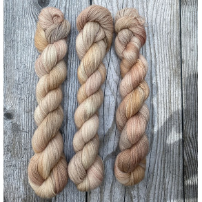 Dusty Sand H�ndfarvet garn, 100% Baby Alpaca, LACE  50 gram = 400 meter