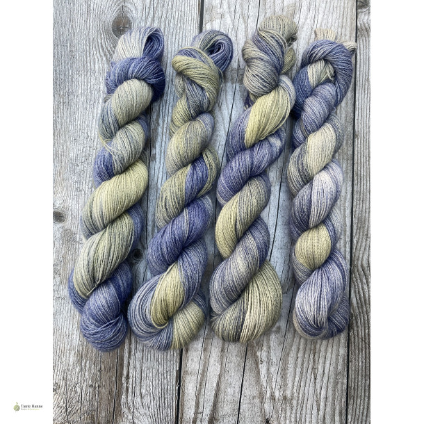 For�rstid H�ndfarvet garn, 100% Baby Alpaca, LACE  50 gram = 400 meter