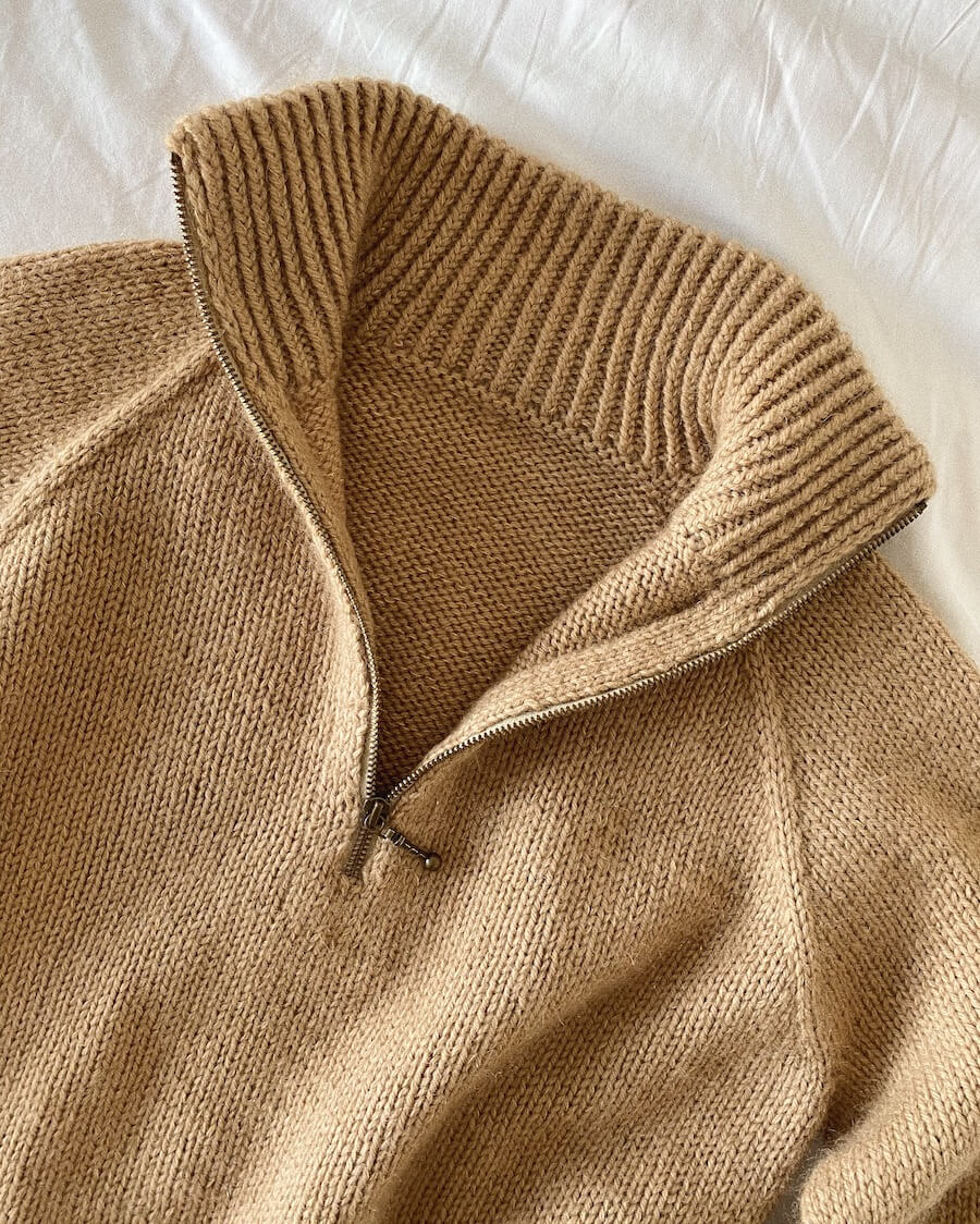Zipper Sweater str. XS 5XL strikkeopskrift fra PetiteKnit