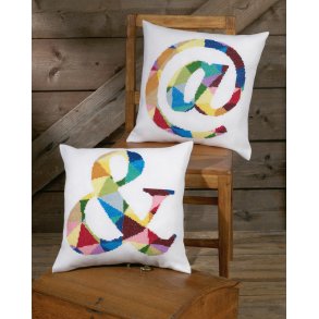 &  Broderikit til pude 40 x 40 cm  (pude nederst i billedet)