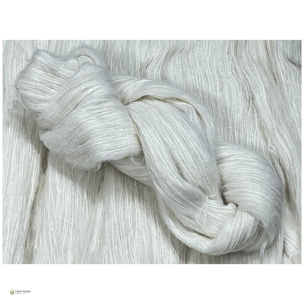 Ufarvet garn Nr. 9 Baby Suri Alpaka 65%, Silke 35%  400 m/50 gram