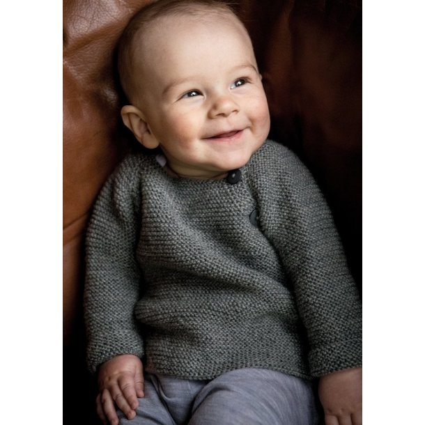 Babytrøje lukket i siden, gratis PDF Baby strikkeopskrifter - Hanne
