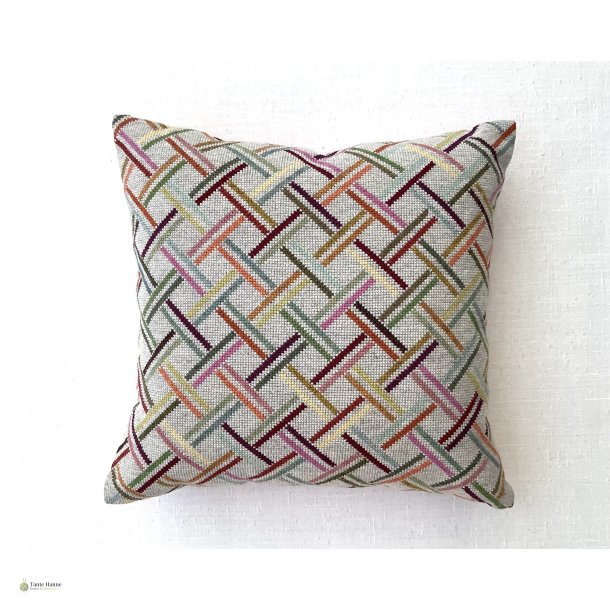 P� Tv�rs pude Broderipakke fra BALDYRE