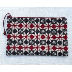Stella Rd Clutch Broderipakke fra BALDYRE