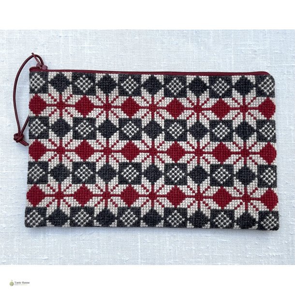 Stella R�d Clutch Broderipakke fra BALDYRE