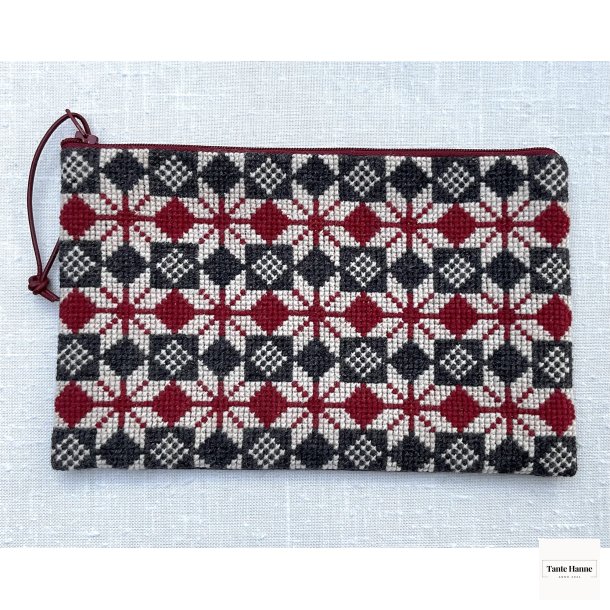 Stella Rd Clutch Broderipakke fra BALDYRE