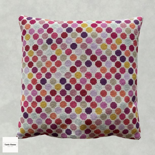 Polkadots stramaj pude broderikit fra BALDYRE