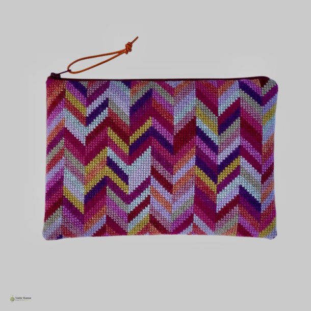 Carmen Clutch stramaj  Broderipakke fra BALDYRE