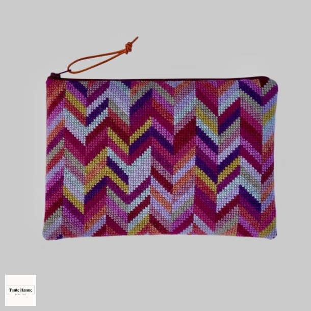 Carmen Clutch stramaj  Broderipakke fra BALDYRE