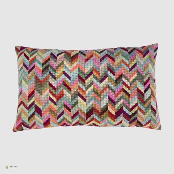 Valdborg Stramaj pude broderikit fra BALDYRE