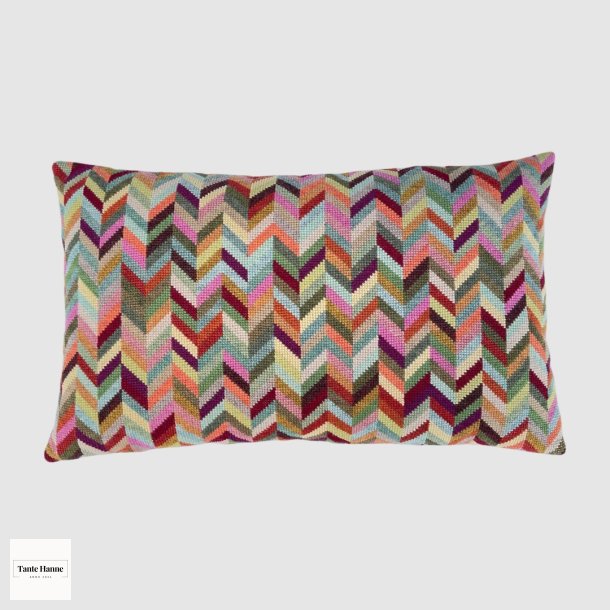 Valdborg Stramaj pude broderikit fra BALDYRE