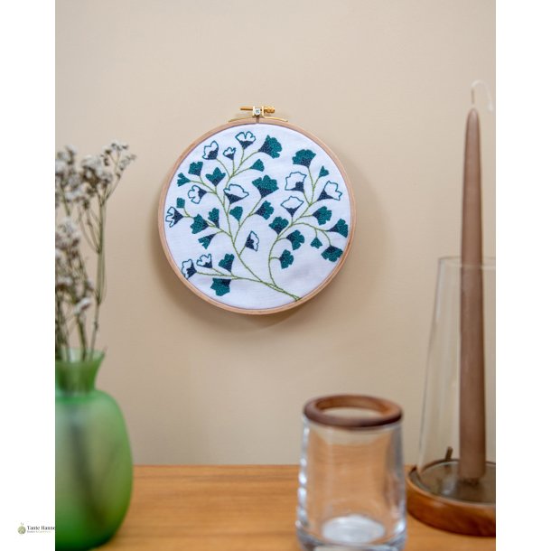 DMC broderibog DMC ECO VITA The Forester�s wall