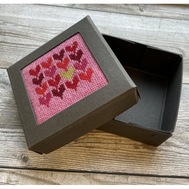 En Hjertesag i ske , Broderi kit fra Tante Hanne