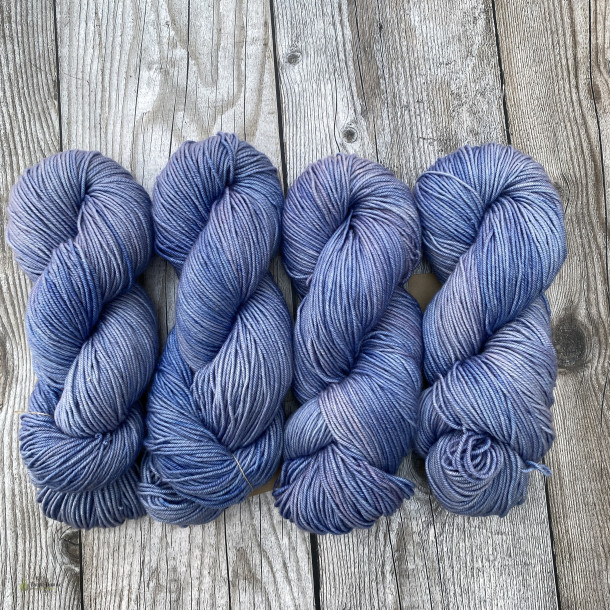 Lavendel - H�ndfarvet garn, 80% Merino, 20% silke,  100 gram = 250 meter  (RAW 04)