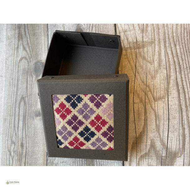 Tante Lilla i �ske , Broderi Kit - design TanteHanne.dk