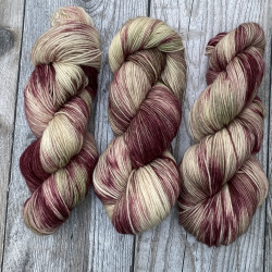 Kabrifolie - H�ndfarvet garn, 75% uld, 25% polyamid   100 gram = 420 meter