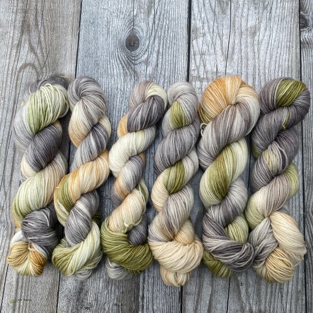 H�ndfarvet garn farve Sommertid, 80 % uld,20% nylon , 50 gram = 210 meter (Arwetta)