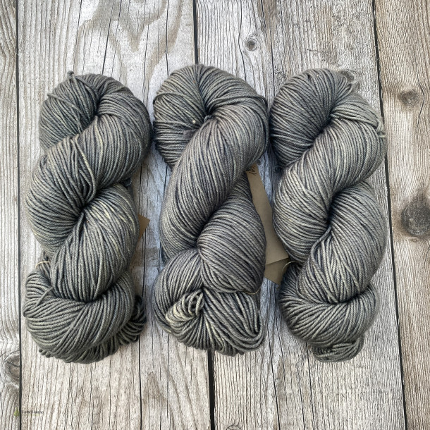 Sommer Regn - H�ndfarvet garn, 80% Merino, 20% silke,  100 gram = 250 meter  (RAW 04)