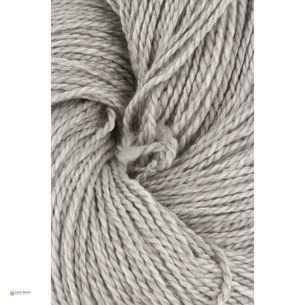 Ufarvet garn Raw 2 Merino 65%, 20% silke,  Superwash     250 m/100 gram