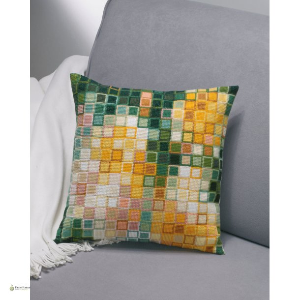 Broderi kit fra Permin- Pixel Roser i orange, gr�nne og gule farver 38 x 38cm.