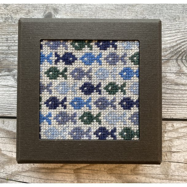 Sm bl fisk i ske , Broderi Kit - design TanteHanne.dk