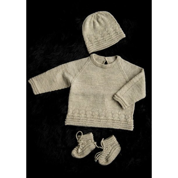 Babysæt, bluse og hue med mønster - gratis PDF strikkeopskrift - Baby strikkeopskrifter Tante