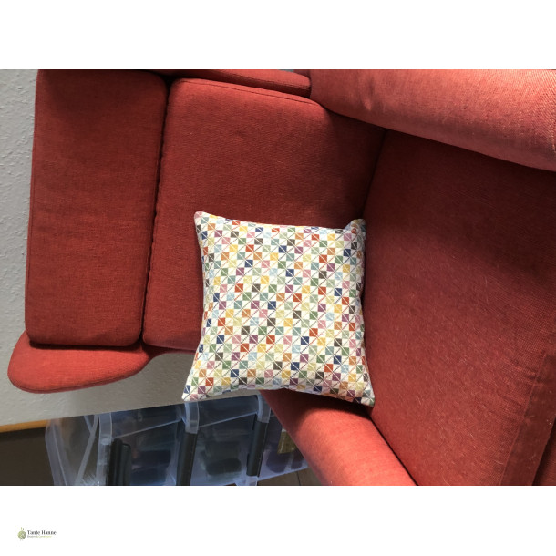 Tante�s tern no. 1 i Pude.  Broderikit 