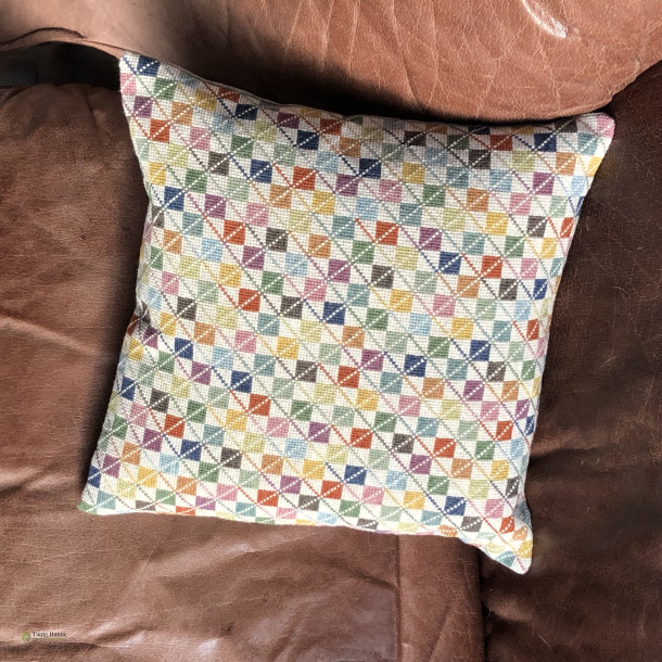 Tante�s tern no. 1 i Pude.  Broderikit 