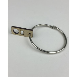 Metalring med holder til broderigarn i tr�.  S�t med 1 ring 10 holder. 