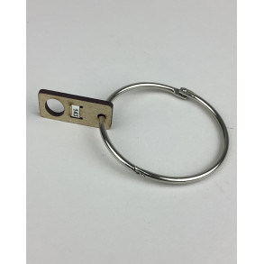 Metalring med holder til broderigarn i tr�.  S�t med 1 ring 10 holder. 