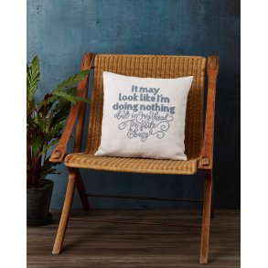 I may Look  Broderikit til pude 40 x 40 cm