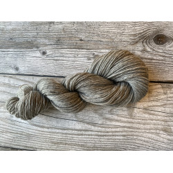 Ufarvet garn Arwetta  fra Filcolana gr� meleret, 210 m / 50 gram