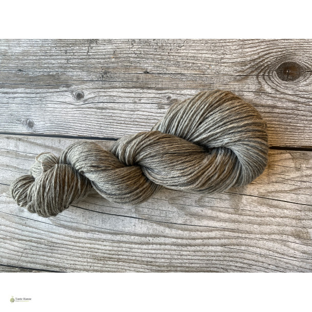 Ufarvet garn Arwetta  fra Filcolana gr� meleret, 210 m / 50 gram