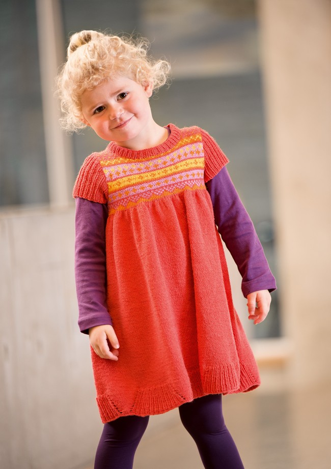 Pige kjole i farver - gratis PDF strikkeopskrift - Børn gratis strikkeopskrifter - Tante Hanne